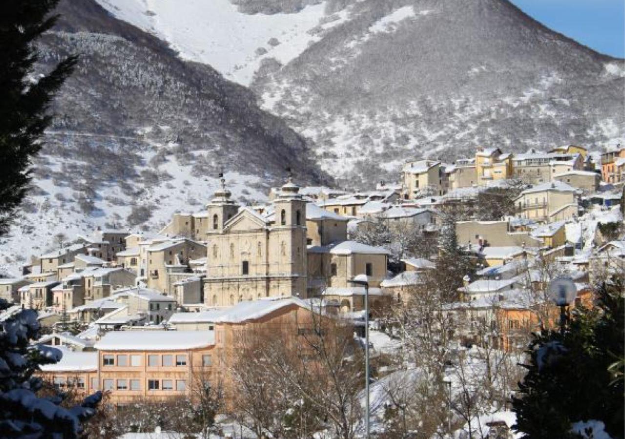 Villa La Grande Casa Di Montagna Castel Di Sangro Exterior foto