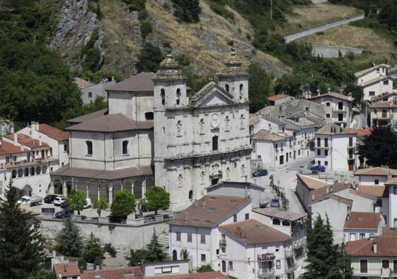 Villa La Grande Casa Di Montagna Castel Di Sangro Exterior foto